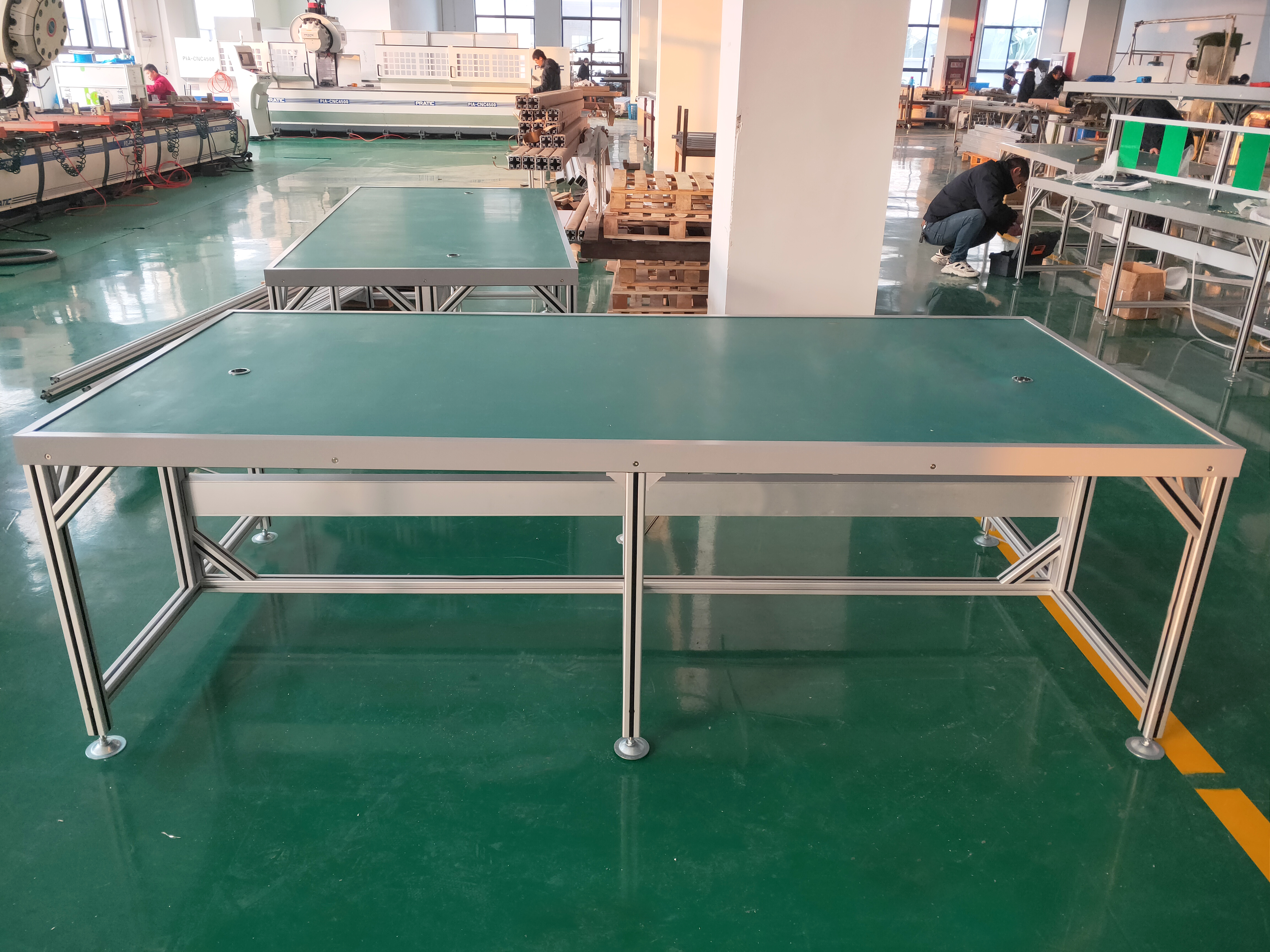 在南京當地，有多少種類的防靜電工作臺？