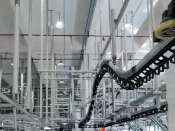 以前對比現在，服裝單軌框架吊掛系統的出現